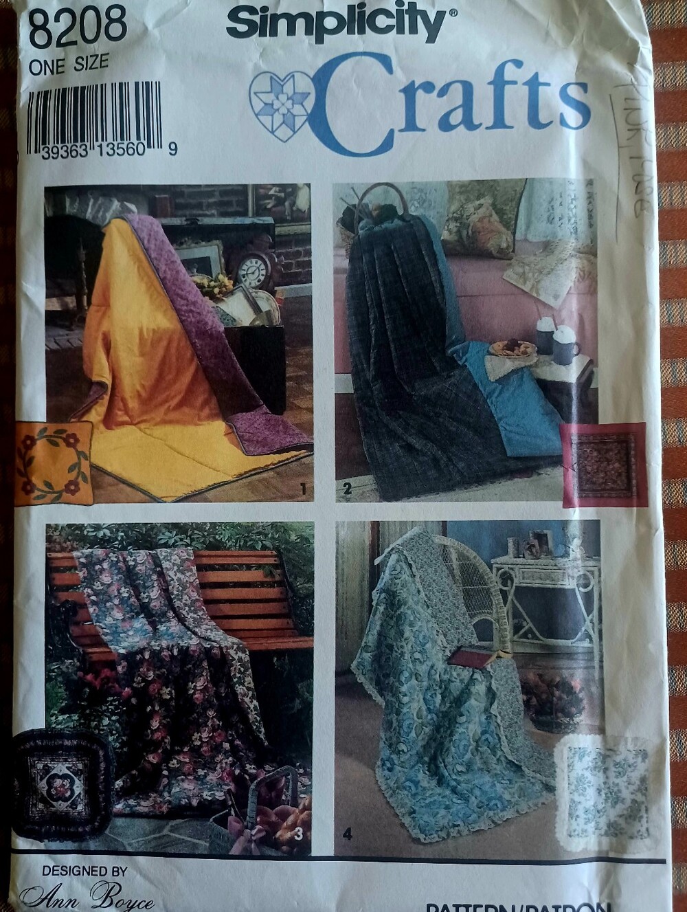 Simplicity CRAFTS, Pattern Pillow In a Quilt Designed By ANN BOYCE  One Size